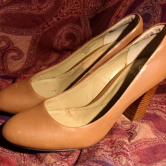 ISOLA ROSALIE PUMP.  Color: Cognac  Sz: 7.5 - Picture 2 of 11